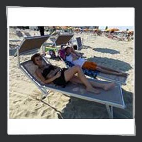Relax all'ombra in spiaggia