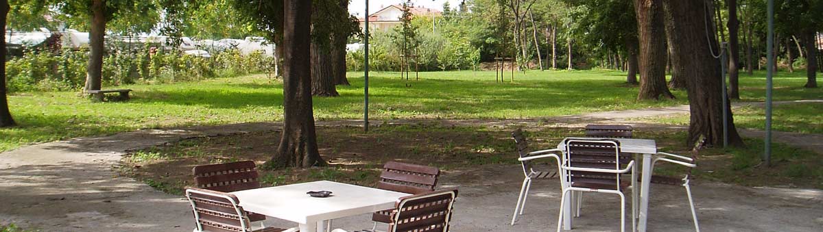 Accanto a VIlla Marina c'è un parco fresco e ombreggiato accessibile ai disabili in carrozzina Accanto a VIlla Marina c'è un parco fresco e ombreggiato accessibile ai disabili in carrozzina