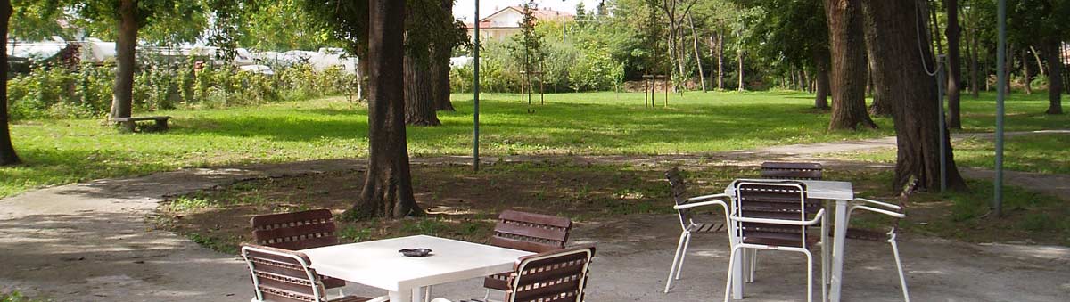 Accanto a VIlla Marina c'è un parco fresco e ombreggiato accessibile ai disabili in carrozzina