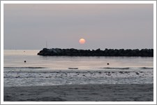 Alba sulla spiaggia a Villa Marina