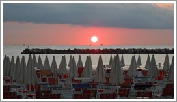 La spiaggia all'alba