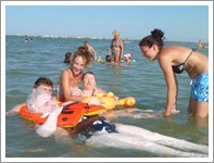 Bagno in mare tutti insieme