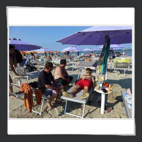 Relax e chiacchere in spiaggia