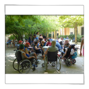 Relax in giardino al fresco per gli ospiti di Villa Marina in carrozzina