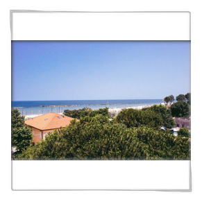 Panorama della spiaggia riservata agli ospiti di Villa Marina