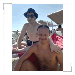 Foto di amici in spiaggia