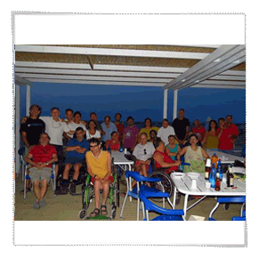 Foto di gruppo sotto il gazebo