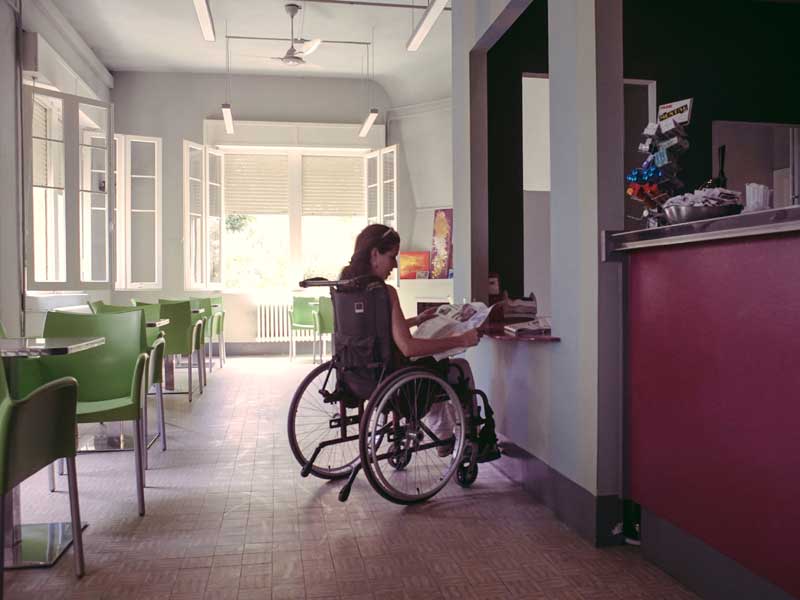 Sala bar accessibile, per bere una bibita o fare uno spuntino