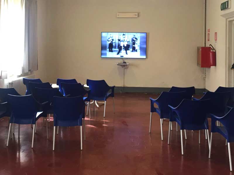 Sala TV per guardare insieme i programmi in televisione